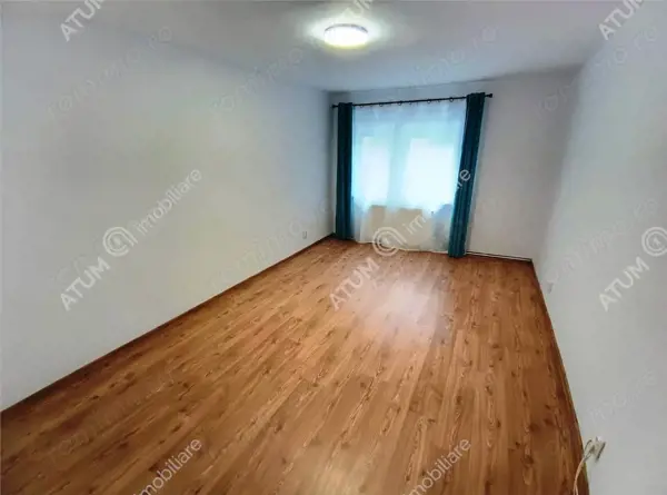 Apartament renovat cu 3 camere 2 bai si pivnita in Sibiu — fotografia 3