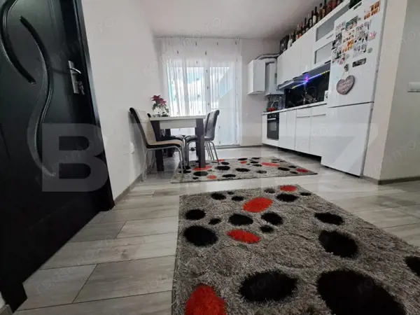 Apartament 2 camere semi decomandat, zona cetății — fotografia 1