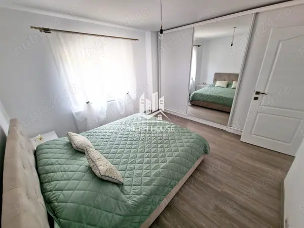 Apartament 3 camere decomandat ,zona centrală ! — fotografia 1