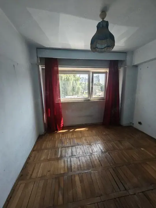 Apartament de vanzare, cu 3 camere spațios, etaj 1, zona Parcul Mara — fotografia 3