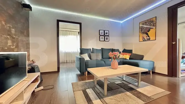 Apartament cu 4 camere, 80 mp, splaiul Crișanei-decebal, modern — fotografia 3