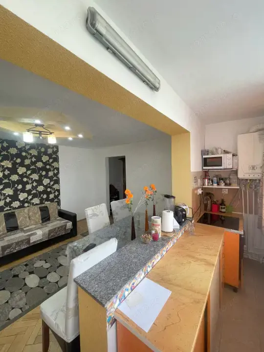 Apartament de 2 camere semidecomandat, 55 mp, etaj 4 cu acoperis, Sasar — fotografia 3