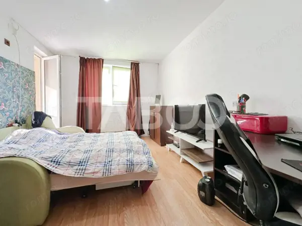 Apartament 3 camere de vanzare - parter inalt cu balcon zona Rahovei — fotografia 3