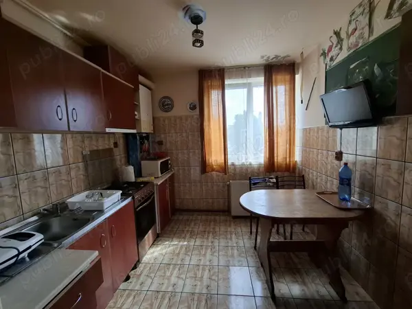 Vand apartament 2 camere in GHERLA , Piata Unirii , etaj 1 — fotografia 1
