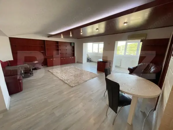 Apartament de 2 camere, posibilitate recompartimentare, 100 mp, zona Nicolina — fotografia 1