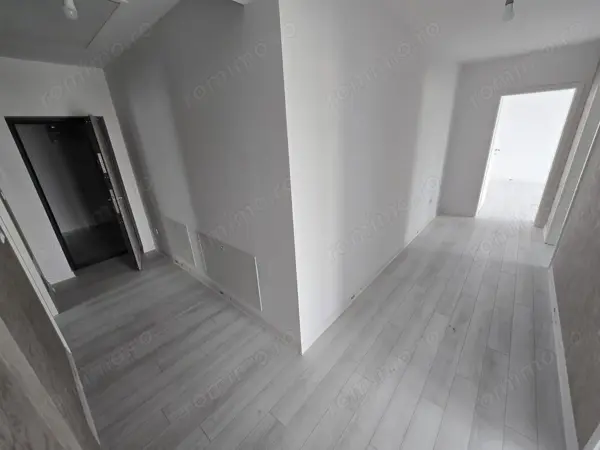 Apartament 3 camere. Decomandat. Bucatarie inchisa. GRADINA PROPRIE.Asfalt. Transport in comun — fotografia 1