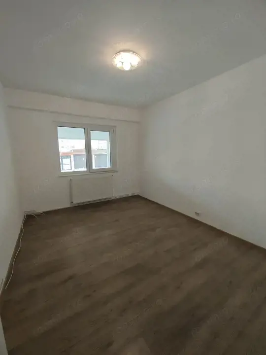 Apartament spațios,de vanzare, 3 camere, 98 mp, zona Petru Rares — fotografia 3