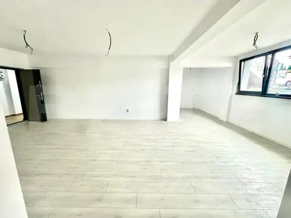 Apartament nou, 3 camere, 72 mp, zona Cetate — fotografia 3