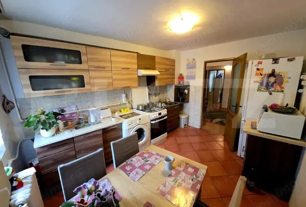 Apartament spațios, de vanzare, cu 4 camere, zona Han — fotografia 3