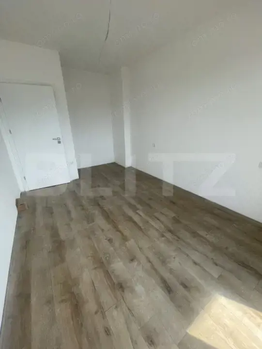 Apartament de vanzare, cu 3 camere, balcon mare, panoramă superbă, complex nou — fotografia 3
