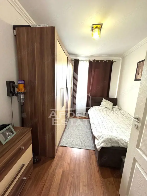 Apartamet cu 3 camere, etaj intermediar, zona Cetatii — fotografia 3