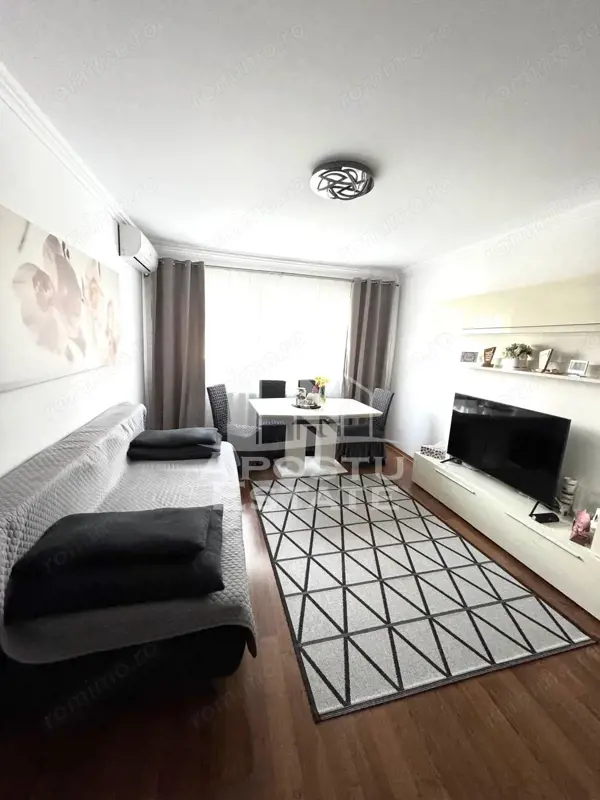 Apartamet cu 3 camere, etaj intermediar, zona Cetatii — fotografia 1