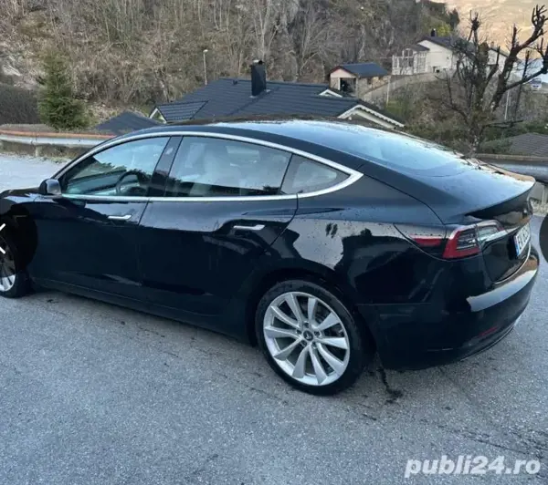 TESLA Model 3 2019 — imagine 3