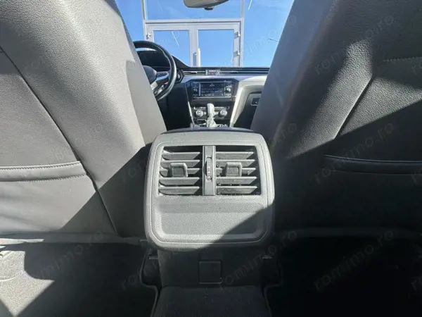 VOLKSWAGEN Passat 2020 — imagine 17