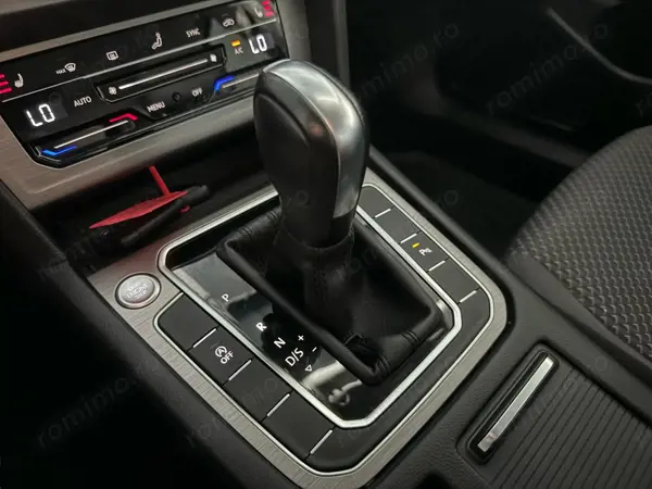 VOLKSWAGEN Passat 2020 — imagine 13