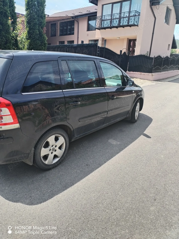Opel Zafira B din 2011