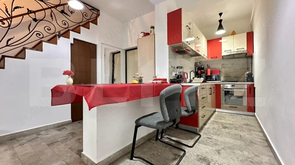Apartament cu 3 camere și 2 băi, curte comuna, centrală pe gaz, ultracentral — fotografia 2