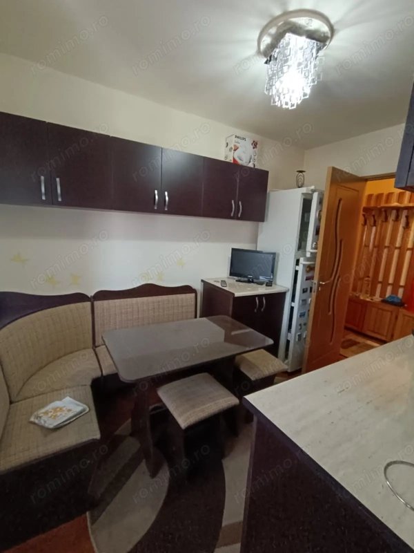 Vand apartament 3 camere, decomandat, zona Brancoveanu — fotografia 3
