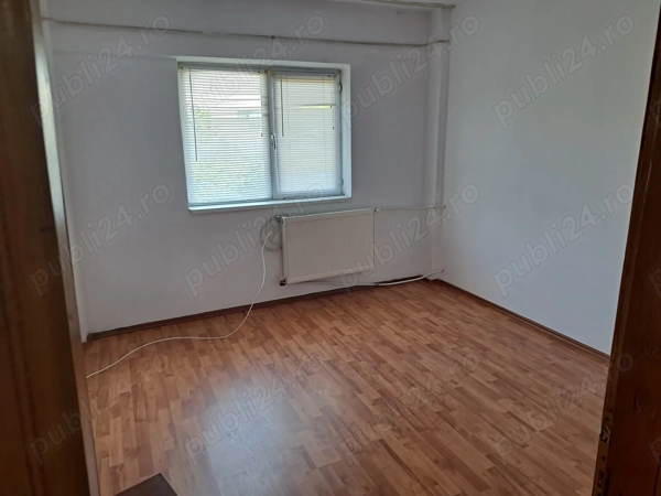 apartament 2 camere, decomandat, zona piata noua — fotografia 3