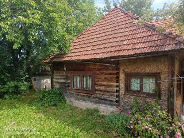 Casă tradițională din lemn + anexă, teren 58 ari, în Breb zonă retrasă, ideală pentru relaxare sau