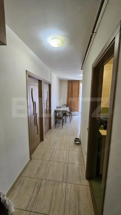 Apartament decomandat cu 3 camere, 53 mp utili, parcare, zona Porii — fotografia 1