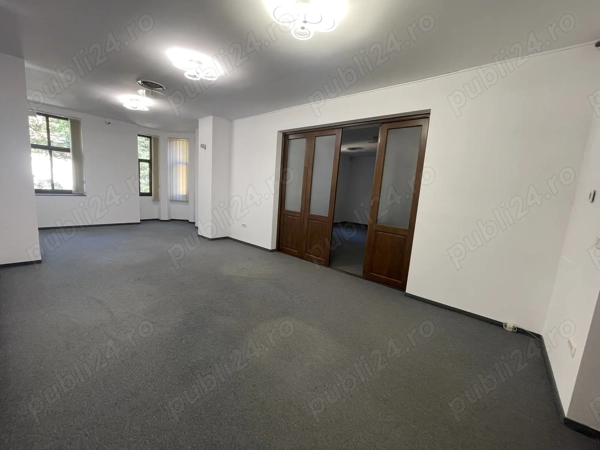 INVESTITIE. 5 camere, Et. 1, 200 mpu, 3 Ap. in cladire, 3 locuri parcare, Central - Piata 700 — fotografia 1
