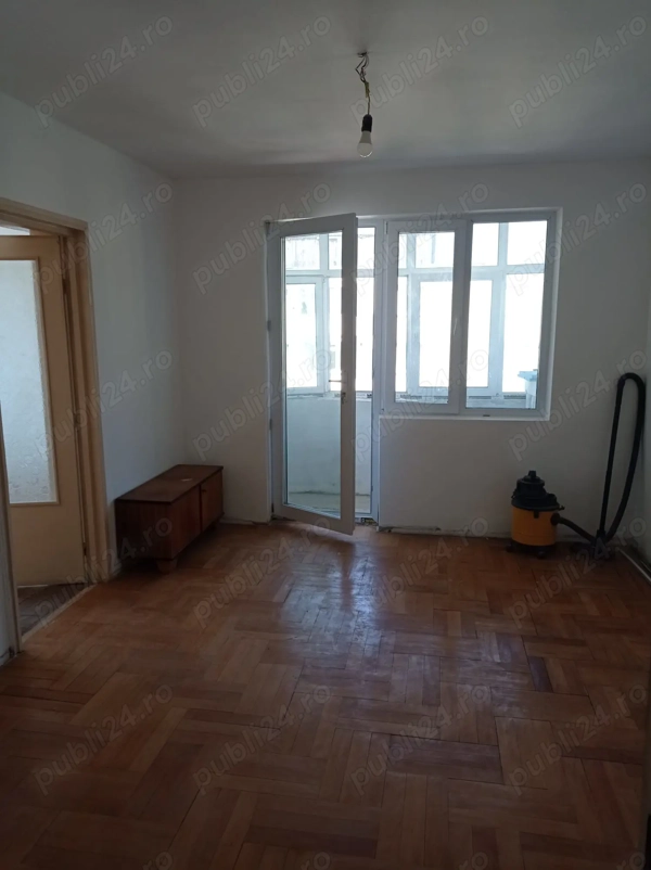 Vand apartament 3 camere Targu Neamt — fotografia 3