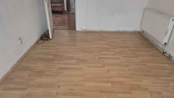 Vand apartament 2 camere decomandat in Deva, zona Micro 15, etaj 7, bloc de 10 etaje izolat exterior — fotografia 3