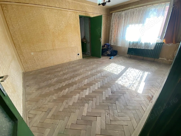 vand apartament 3 camere, etaj 2, zona Piata Sarbilor, gaz pe scara — fotografia 1