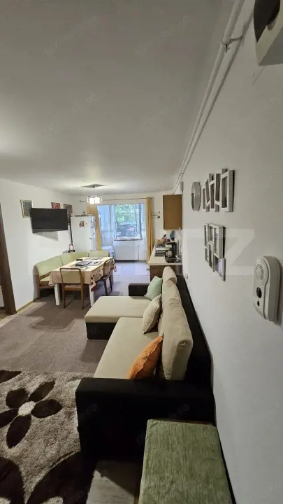 Apartament semidecomandat cu 3 camere, 67 mp, parcare inclusa, zona Florilor — fotografia 1