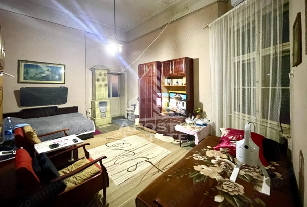 Apartament 3 camere cu vedere si balcon spre Piata Catedralei — fotografia 1