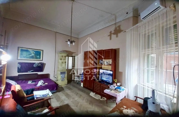 Apartament 3 camere cu vedere si balcon spre Piata Catedralei — fotografia 3