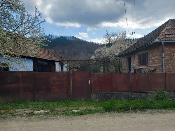 Casă de vânzare