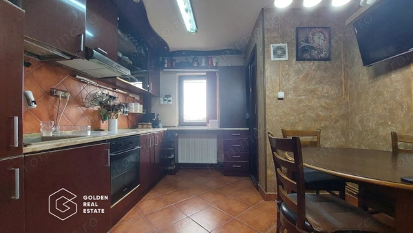 Apartament 3 camere, etaj 2, decomandat, zona Podgoria — fotografia 1