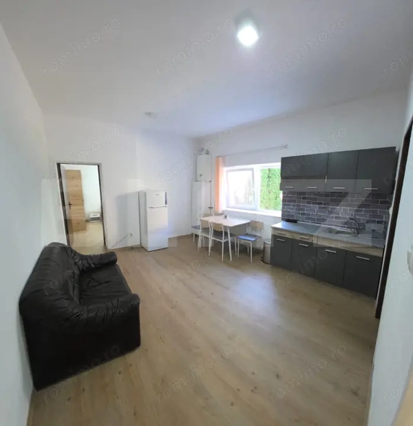 Proprietate cu 4 camere, 75 mp, zona ultracentrală — fotografia 3