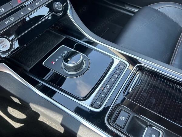 JAGUAR XE 2019 — imagine 20
