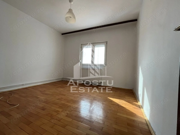 Apartament cu 3 camere, 2 bai, decomandat, centrala proprie, Sagulu — fotografia 1