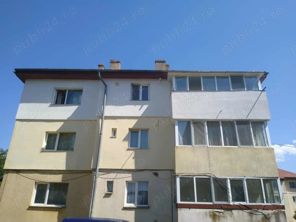 Apartament de vânzare 3 camere decomandat Tăbăcari — fotografia 1