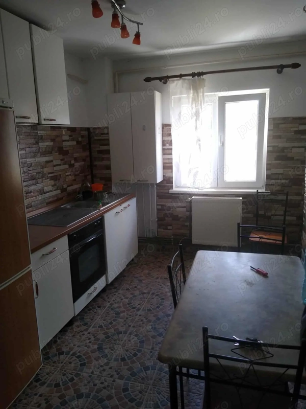 Apartament de vânzare 3 camere decomandat Tăbăcari — fotografia 3