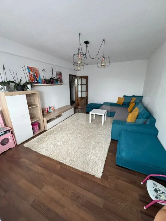 Apartament decomandat, 3 camere, 2 bai, zona Nicolina — fotografia 1