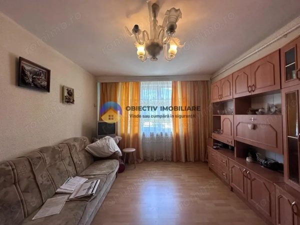 Apartament 3 camere de vânzare - Zona Centrală / 2 băi — fotografia 2