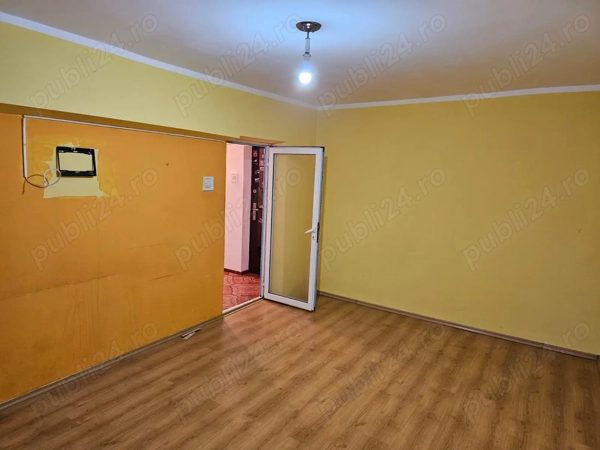 4 camere dec. Micro 18, etaj 1, 90mp, centrala termica — fotografia 3