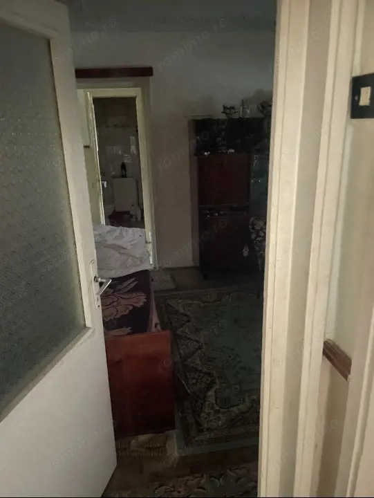 Apartament cu 2 camere de vanzare, et intermediar, cart Dealul Florilor — fotografia 3