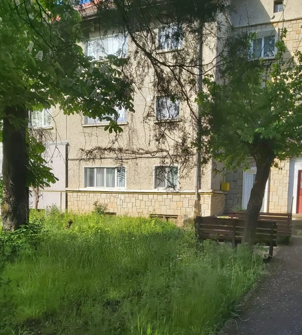Apartament 2 camere cartierul Lucacesti, oraș Moinesti, județul Bacău — fotografia 1