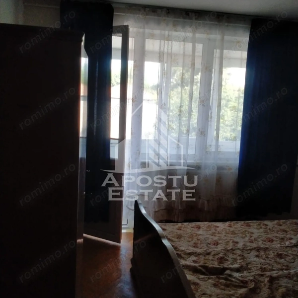Apartament 3 camere, decomandat cu centrala proprie langa Medicina — fotografia 3
