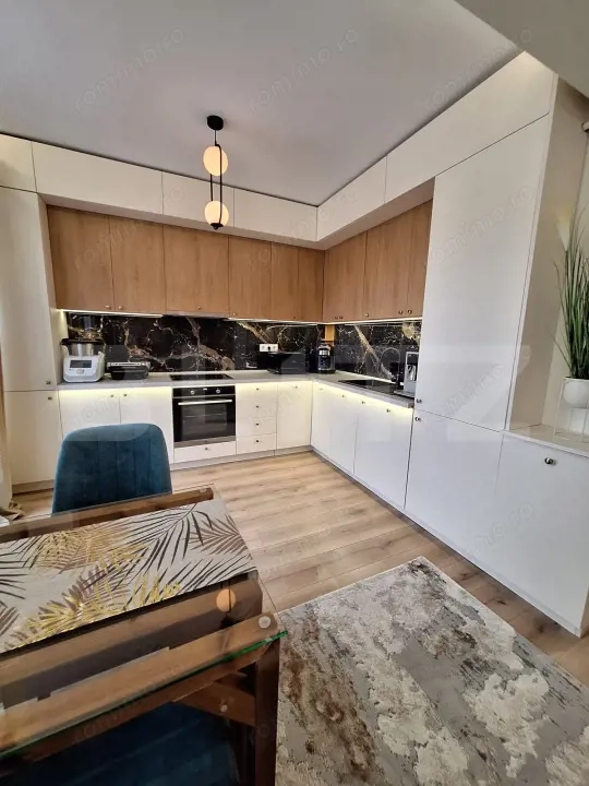 Apartament 2 camere Lux, ultrafinisat, mobilat complet, terasa 12mp, la cheie — fotografia 3