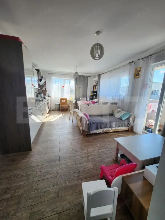 Apartament mobilat utilat, 3 camere, 2 bai, 2 parcari, zona Terra — fotografia 1