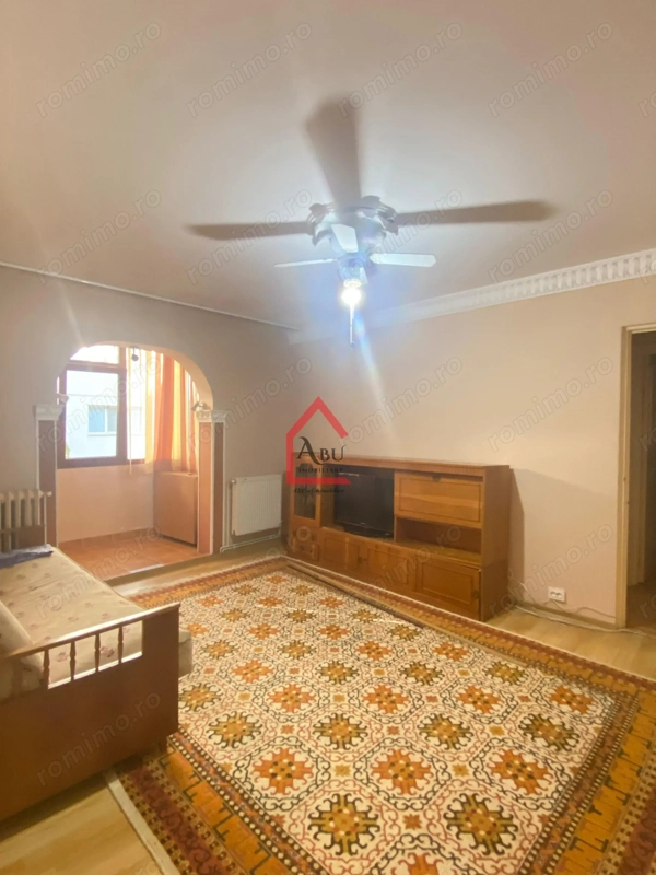 Apartament cu 3 camere, Semidecomandat, Alexandru cel Bun — fotografia 1