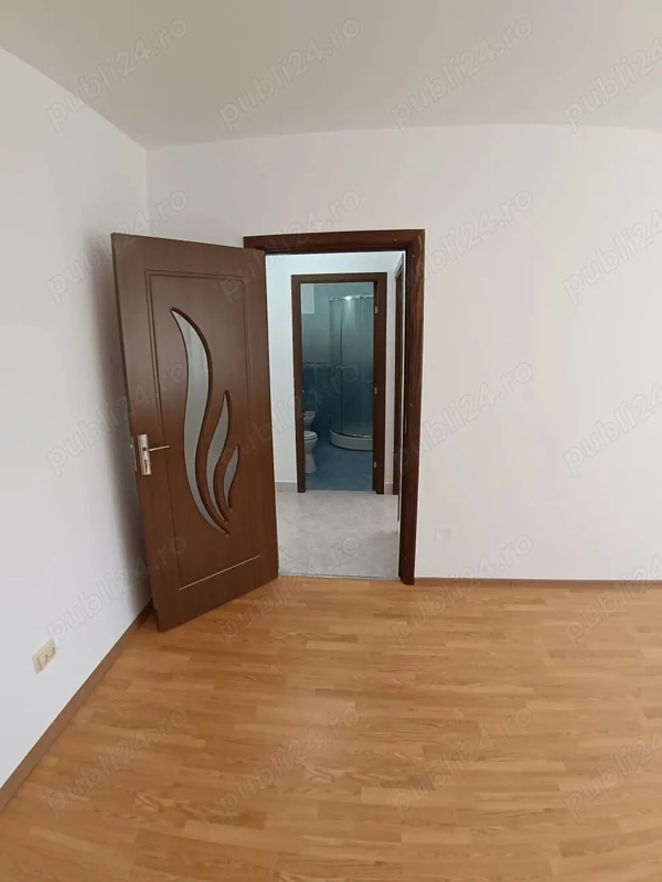 Apartament 2 camere nemobilat, recent renovat, etajul 4, zona bd dacia piatra neamt — fotografia 3