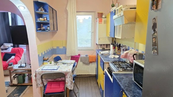 Vand apartament 3 camere semidecomandat in Deva, zona Micro 15, etaj 3, bloc de 4 etaje — fotografia 1